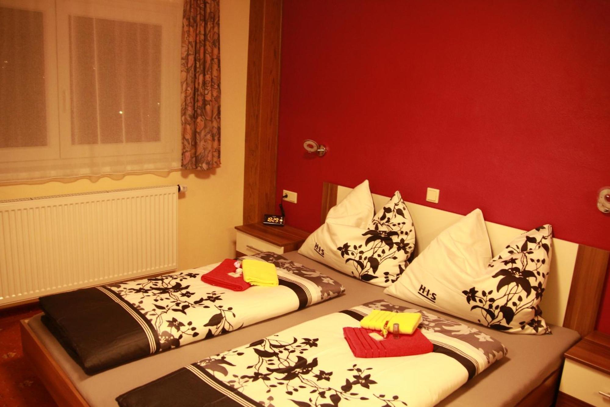 Hotel Haus Kartoner Schladming Habitación foto